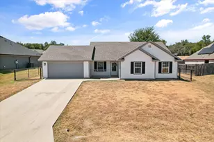 624 Lunar Cir, Granbury, TX 76049 - Photo 27