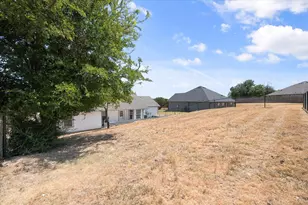 624 Lunar Cir, Granbury, TX 76049 - Photo 15