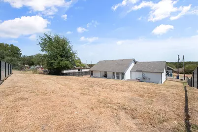 624 Lunar Circle, Granbury, TX 76049 - Photo 25