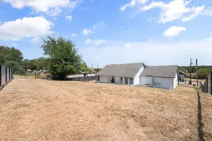 624 Lunar Cir, Granbury, TX 76049 - Photo 25