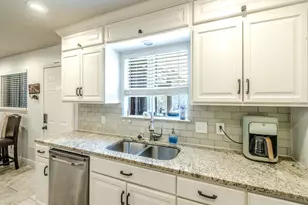 1011 Whippoorwill Ct, Arlington, TX 76014 - Photo 9