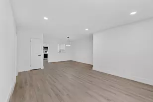 7708 Royal Ln, Dallas, TX 75230 - Photo 9