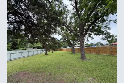 1264 E Maddox Avenue, Fort Worth, TX 76104 - Photo 11