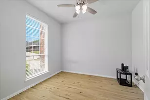 409 Springtree Rd, Lake Dallas, TX 75065 - Photo 9