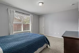 8570 Bearden Ln, Dallas, TX 75227 - Photo 17