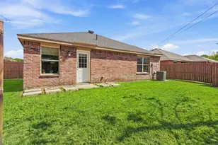 8570 Bearden Ln, Dallas, TX 75227 - Photo 27