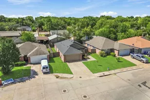8570 Bearden Ln, Dallas, TX 75227 - Photo 31
