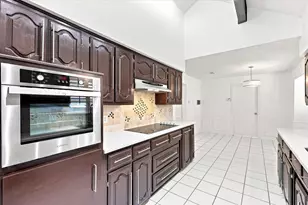 8721 Flint Falls Dr, Dallas, TX 75243 - Photo 11