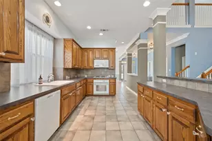 2405 Moon Dance Ct, Arlington, TX 76001 - Photo 3