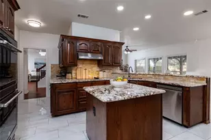 2221 Hidden Woods Ct, Arlington, TX 76006 - Photo 11