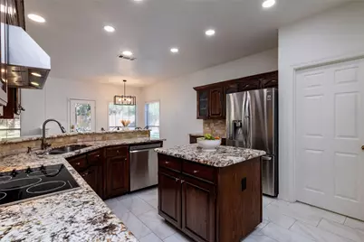 2221 Hidden Woods Court, Arlington, TX 76006 - Photo 9
