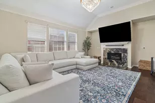 305 Andre Dr, Irving, TX 75063 - Photo 9