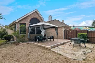 305 Andre Dr, Irving, TX 75063 - Photo 29
