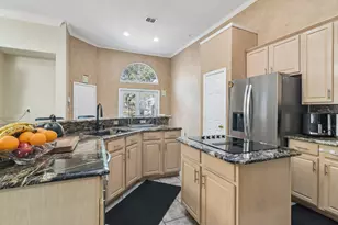 305 Andre Dr, Irving, TX 75063 - Photo 13