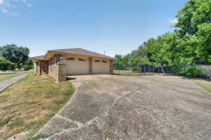 1226 Ranch Valley Dr, DeSoto, TX 75115 - Photo 31