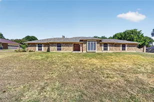 1226 Ranch Valley Dr, DeSoto, TX 75115 - Photo 1