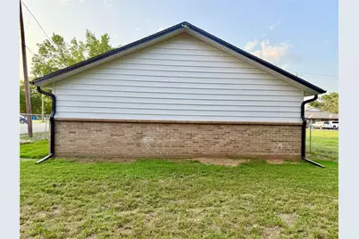 739 W Pine Street, Jacksboro, TX 76458 - Photo 9