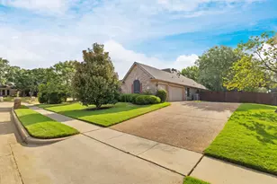 1602 Oak Ridge Dr, Corinth, TX 76210 - Photo 3