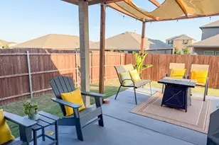 613 Whitecomb Ln, Justin, TX 76247 - Photo 3