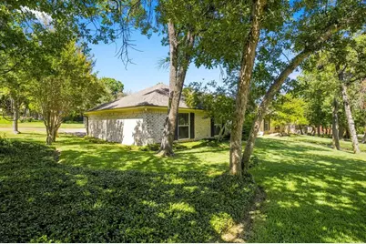 9909 Forest Shadows Drive, Woodway, TX 76712 - Photo 25