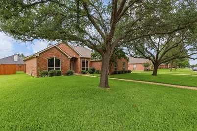 1612 Twin Oaks Drive, Cleburne, TX 76033 - Photo 3