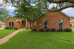 1612 Twin Oaks Dr, Cleburne, TX 76033 - Photo 1