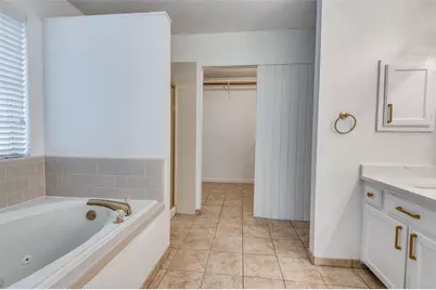 562 Mercer Street, Grand Prairie, TX 75052 - Photo 17