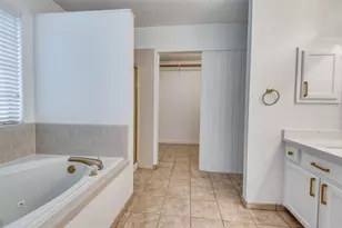 562 Mercer St, Grand Prairie, TX 75052 - Photo 17