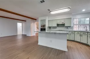 562 Mercer St, Grand Prairie, TX 75052 - Photo 9