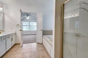 562 Mercer St, Grand Prairie, TX 75052 - Photo 17