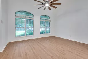 562 Mercer St, Grand Prairie, TX 75052 - Photo 3