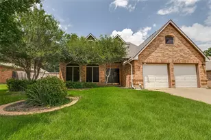 562 Mercer St, Grand Prairie, TX 75052 - Photo 1
