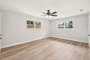729 Surrey Cir, Grand Prairie, TX 75050 - Photo 17