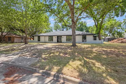 729 Surrey Circle, Grand Prairie, TX 75050 - Photo 3