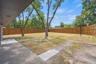 729 Surrey Cir, Grand Prairie, TX 75050 - Photo 25