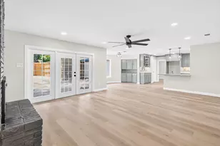 729 Surrey Cir, Grand Prairie, TX 75050 - Photo 5