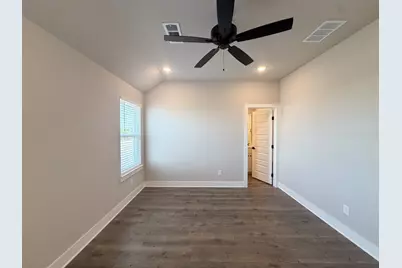 933 Cooksey Court #B, Grandview, TX 76050 - Photo 15