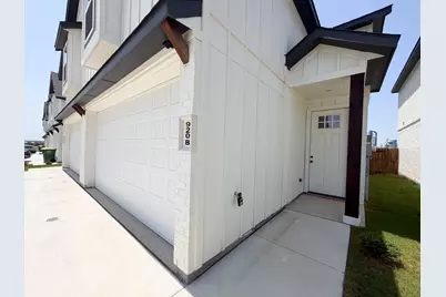 933 Cooksey Court #B, Grandview, TX 76050 - Photo 3