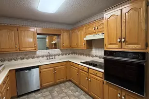 567 W College St, Stephenville, TX 76401 - Photo 3