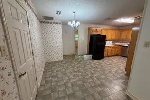 567 W College St, Stephenville, TX 76401 - Photo 5