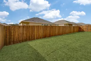 1424 Dry Crk Dr, Cleburne, TX 76033 - Photo 3