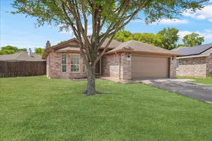 1002 James Donald Ln, Glenn Heights, TX 75154 - Photo 5