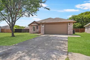 1002 James Donald Ln, Glenn Heights, TX 75154 - Photo 3