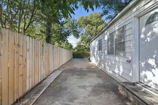 109 W 11th St, Irving, TX 75060 - Photo 23