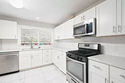 109 W 11th Street, Irving, TX 75060 - Photo 9