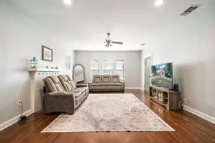 719 N Barnett Ave, Dallas, TX 75211 - Photo 3