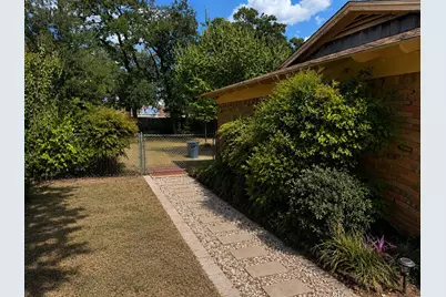 1609 Bradford Place, Fort Worth, TX 76112 - Photo 9