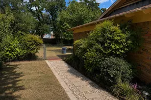 1609 Bradford Pl, Fort Worth, TX 76112 - Photo 9