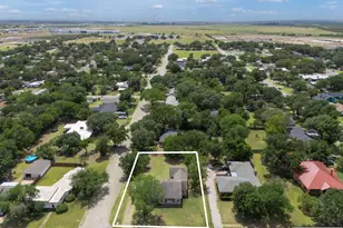 805 S Tyler St, McGregor, TX 76657 - Photo 31