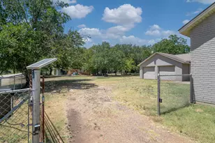 805 S Tyler St, McGregor, TX 76657 - Photo 29